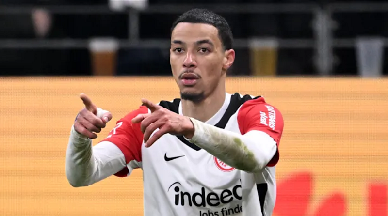 eintracht-frankfurt-ra-gia-tren-troi-cho-hugo-ekitike-chelsea