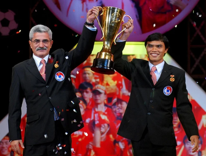 hlv-huyen-thoai-henrique-calisto-tai-ngo-vff-hua-hen-mo-ra-chuong-moi-cho-bong-da-viet-nam